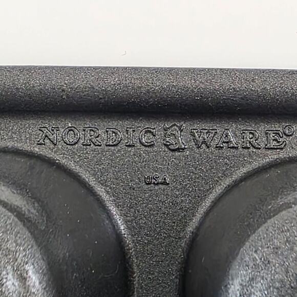 Nordic Ware Holiday Bakeware Pan Nonstick Christmas Mini Loaf Mold USA - Picture 7 of 16